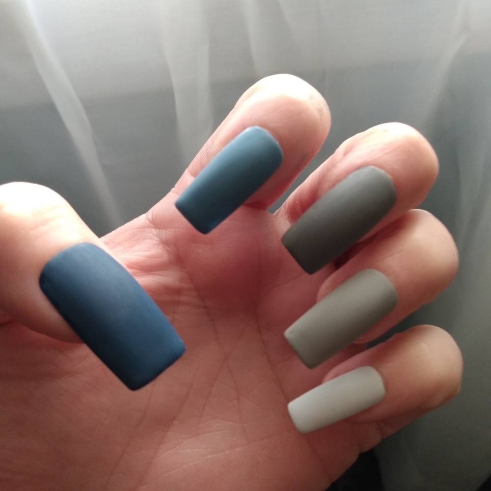Blue scale press on nails
